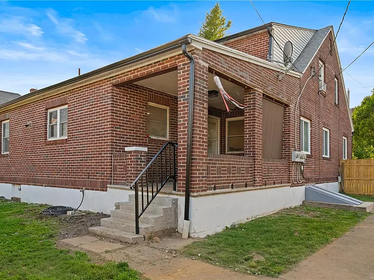 726 Seneca St #1 — Photo 2