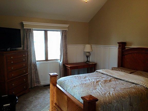4th image of 3050 E Lake St
