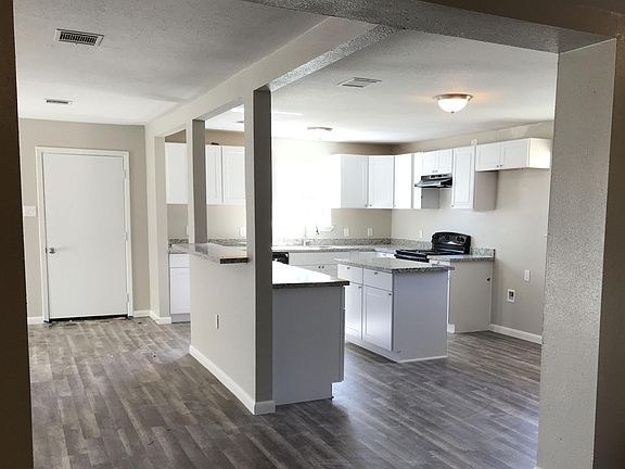Open floor plan Kitchen--Breakfast Area- Family Room-Dining Room