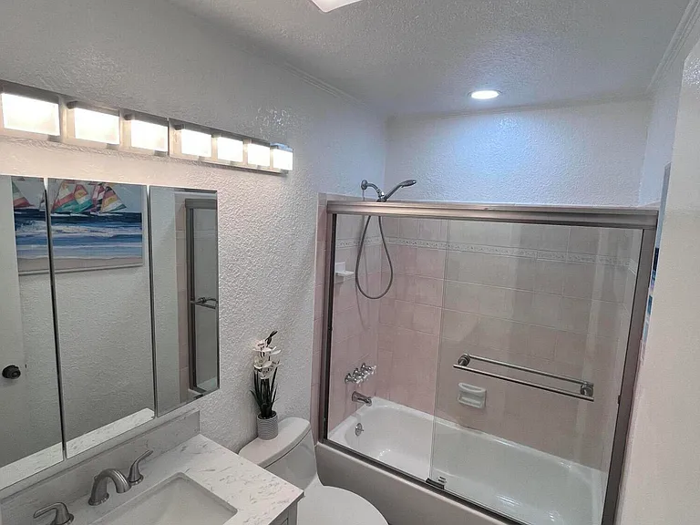 601 SE 5th Ct #102 — Photo 21