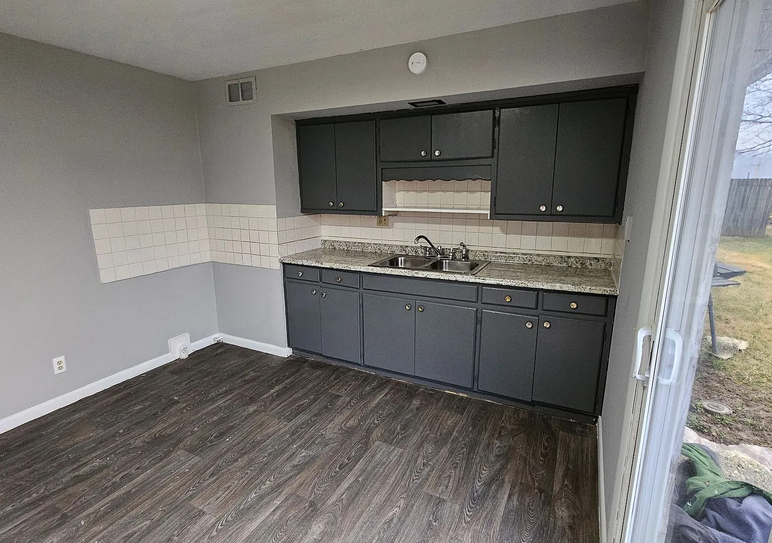 300 6th Ave — Photo 1