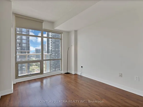 35 Mariner Ter, Toronto, ON