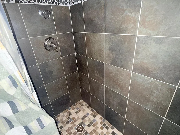 1401 Habersham Dr — Photo 4