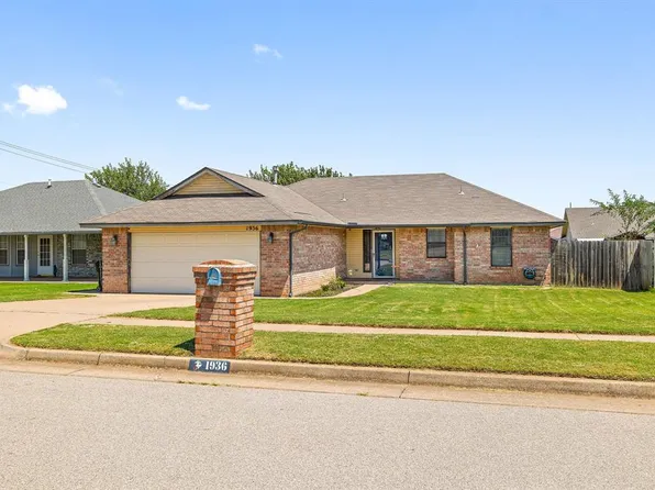 1936 Metlock Ln, Moore, OK 73160
