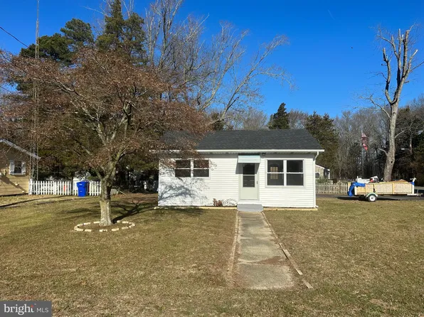 1214 NE Lakeshore Dr, Millville, NJ 08332