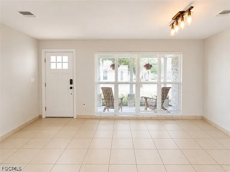 4021 SE 3rd Ave — Photo 5