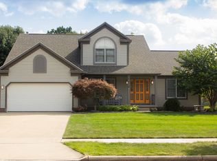 4612 Edgewater Dr, Stow, OH 44224
