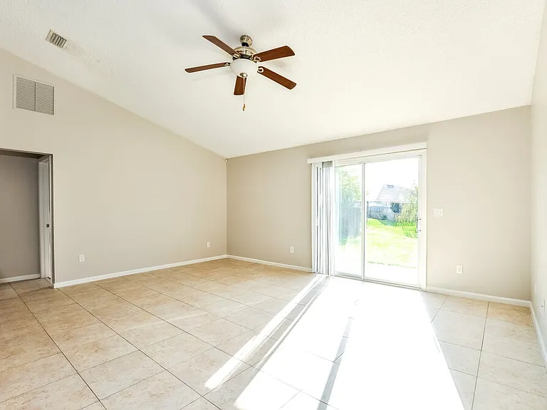 1371 Summerbrook Dr — Photo 4