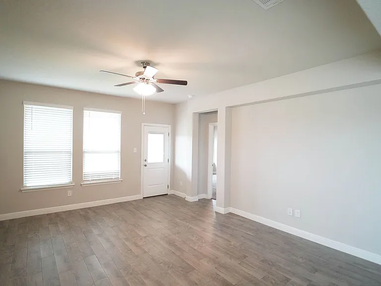 2401 Goodnight Ranch Dr — Photo 5