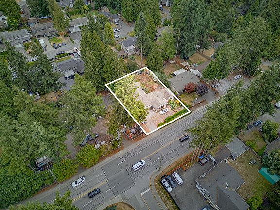 4th image of 3946 200th St