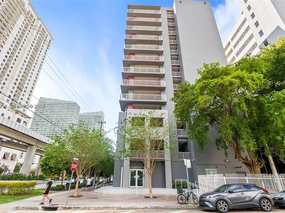 104 SW 9th St #305