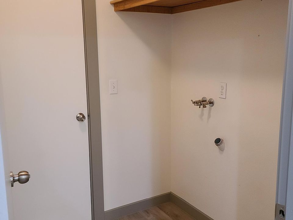1st image of 735 Desoto St SW #B