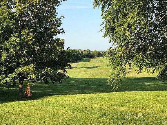3rd image of 512 Lake Valley Dr