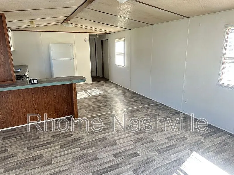 3 bed, 2.0 bath, 1008 sqft, $1,200 — Photo 2