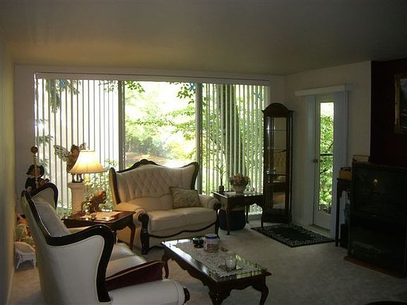 Spacious living room