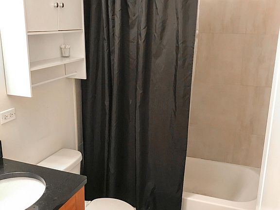 4th image of 3822 N Sheffield Ave #1W