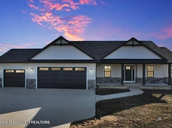 2227 Secretariat Lane St, Johns, MI 48879