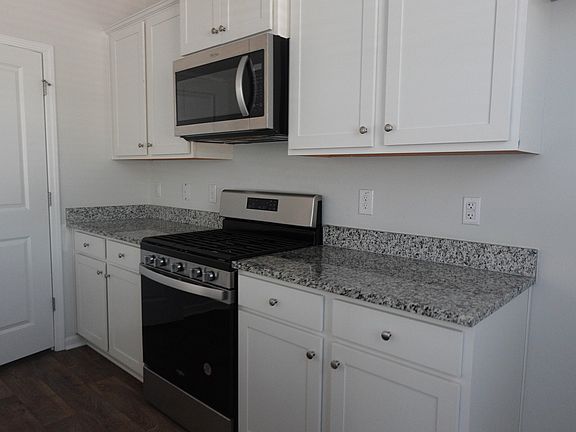 3rd image of 436 Cedarview Rd