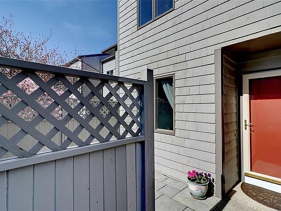 2nd image of 69 Seabreeze Ln