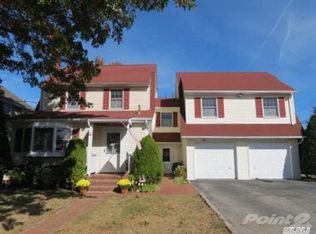 21 Capitolian Blvd, Rockville Centre, NY 11570