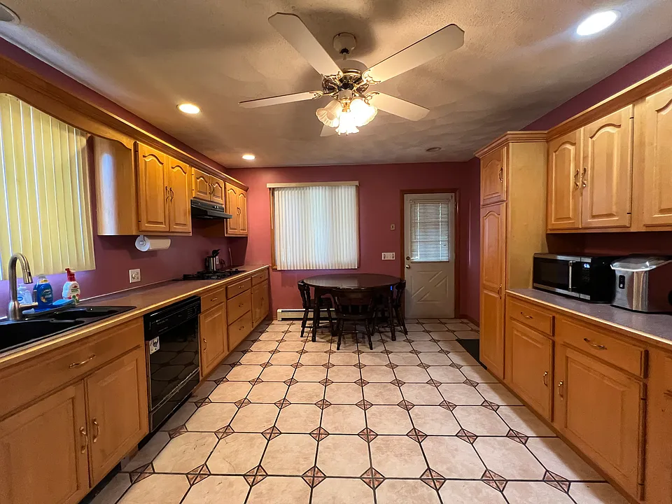 27 Willard St #1