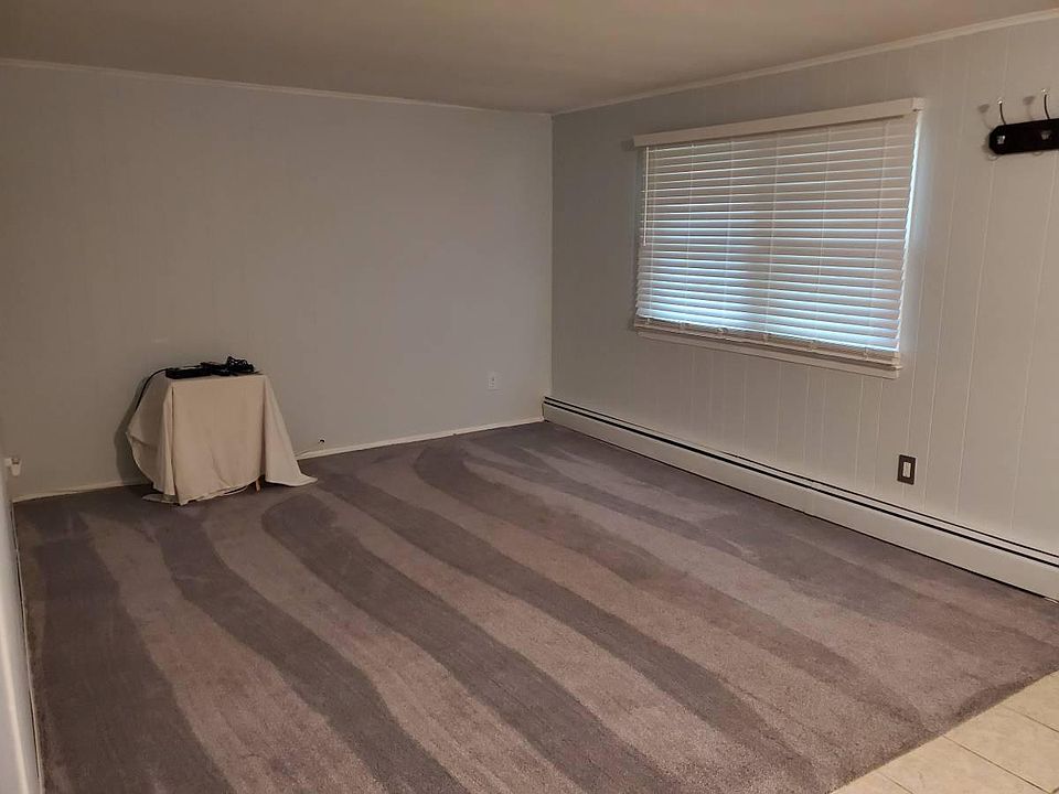 2nd image of 915 Windmill Ave