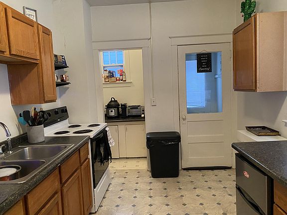 3rd image of 501 N 12th Ave E