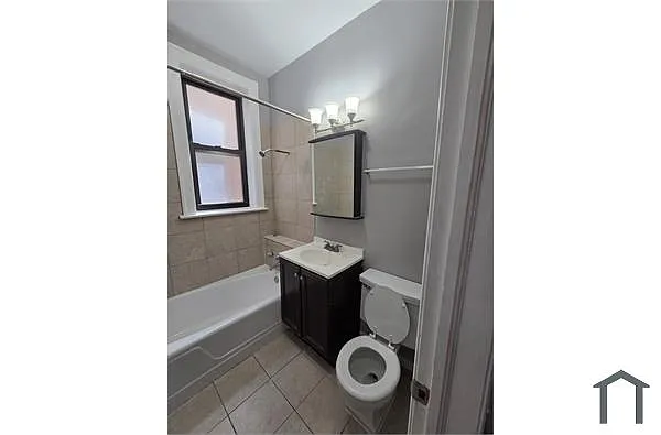 Building Photo - 7210 S Bennett Ave #2