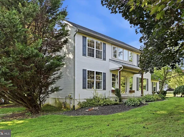 204 Country Dr, Oxford, PA 19363