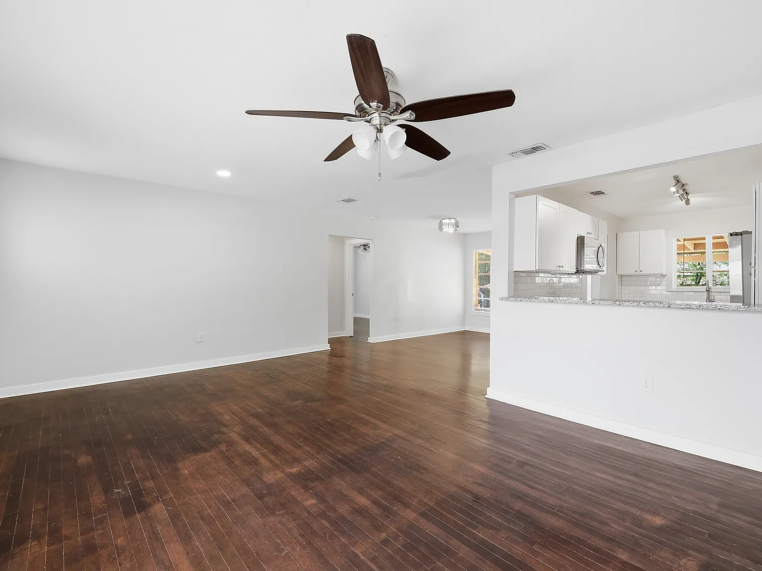 2 bed, 1056 sqft, $2,000 — Photo 4