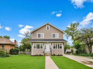 369 Blackhawk Rd, Riverside, IL 60546