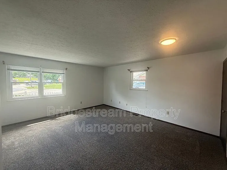 68 Candlewood Ct — Photo 4