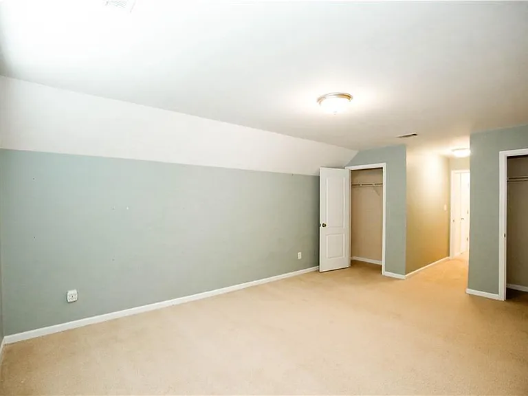 1005 Landover Xing — Photo 37