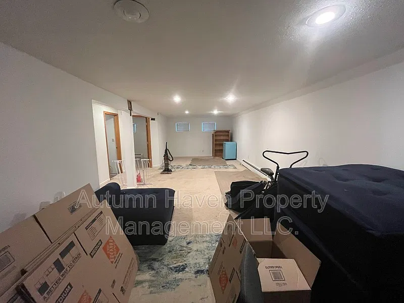 3 bed, 2.0 bath, 2070 sqft, $2,990 — Photo 3