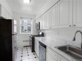 730 Pelham Road, 2 Beds 1 Bath