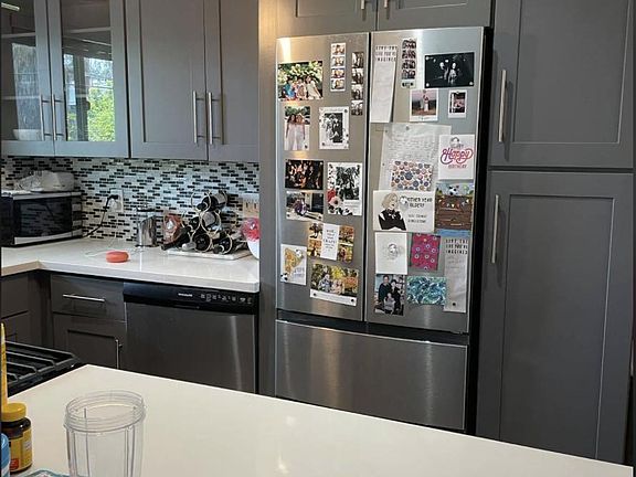 5th image of 7925 Clinton St #5