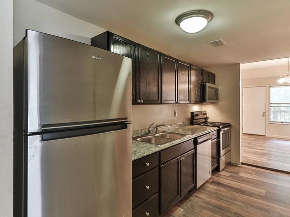 5th image of 5582 Pershing Ave APT 22