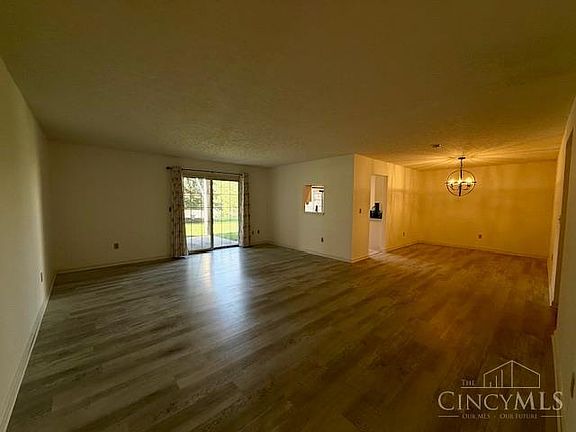 3rd image of 611 Covedale Ave #2