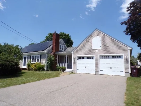 35 Ludlow St, Acushnet, MA 02743