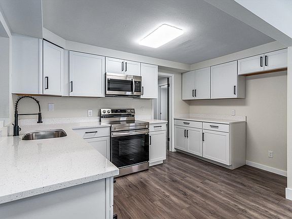 4th image of 2728 W Heroy Ave