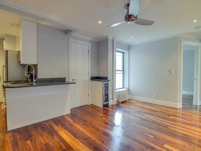 1590 Lexington Ave #16 — Photo 2