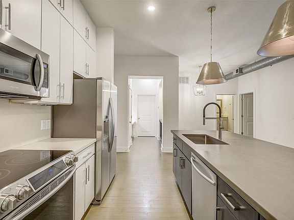 2nd image of 1901 Post Oak Blvd APT 2110