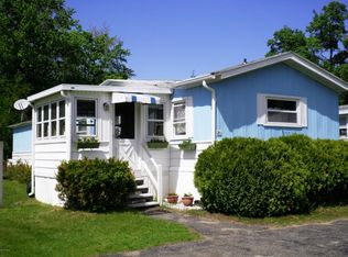 21 Country Rd, Hinsdale, MA 01235