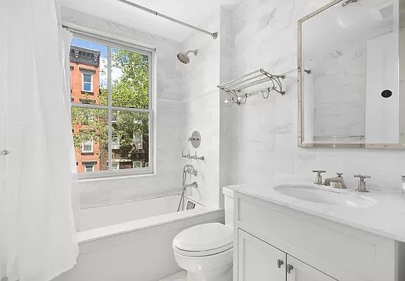 5th image of 108 N 9th St #Townhouse