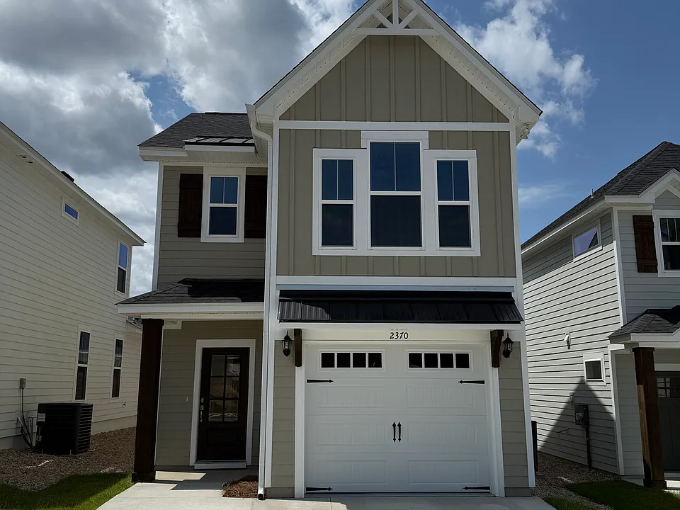 2370 Briar Rose Gln