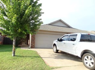 11015 SW 5th St, Yukon, OK 73099