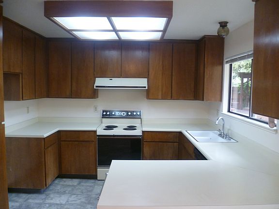 5th image of 27 Farallon Cir
