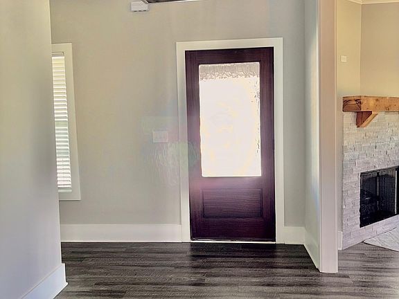 3rd image of 512 Trade St
