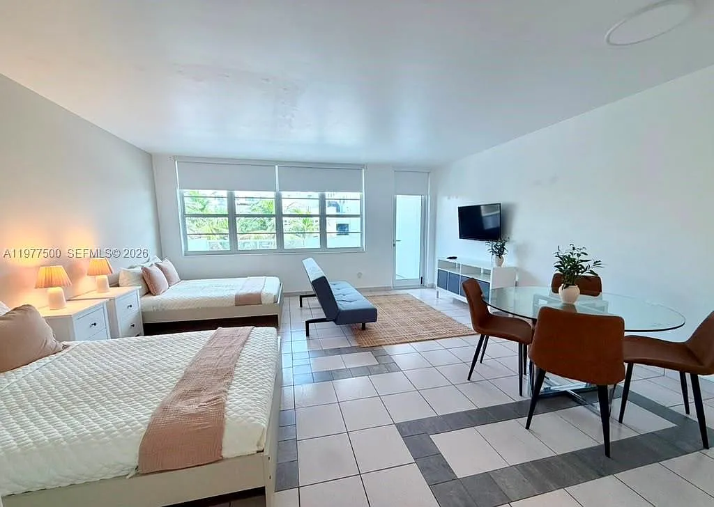 The Decoplage Condo — Photo 2