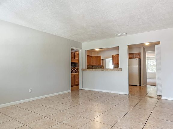 4th image of 2528 Blueberry Ln